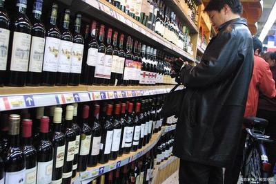 超市的進(jìn)口紅酒,才賣30元一瓶,到底能不能喝?看看行家怎么說(shuō)